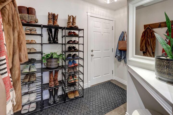 Property Photo: 2308 17B Street SW 302 AB T2T 4S8