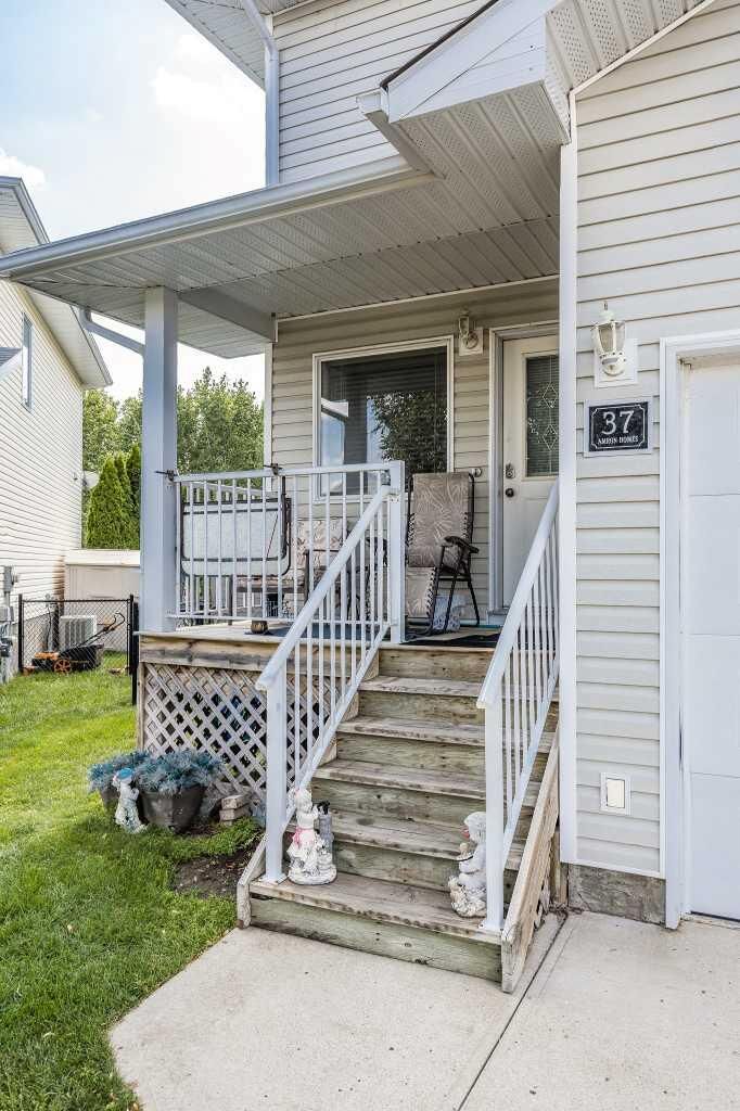 Property Photo:  37 Northlands Crescent NE  AB T1C 2A9 