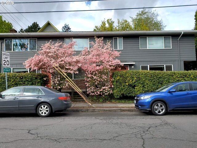 Property Photo:  1607 NE 26th Ave  OR 97232 