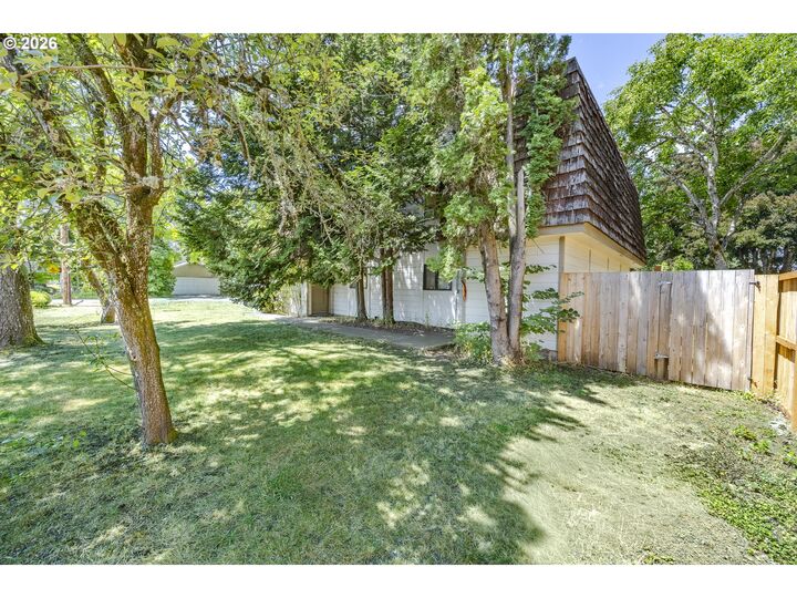Property Photo: 2209 Cal Young Rd OR 97401
