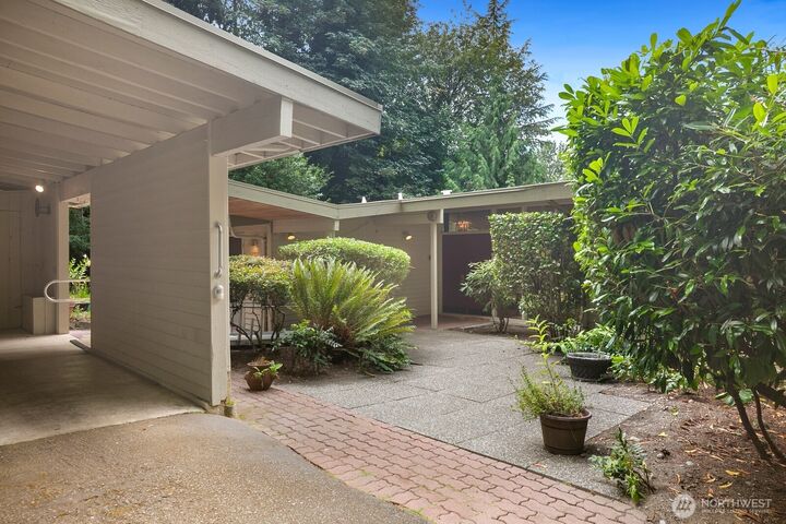 Property Photo: 11880 NE 36th Place WA 98005