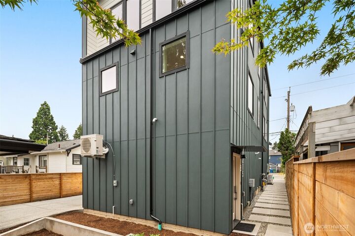 Property Photo:  9215  12th Avenue NE B  WA 98115 