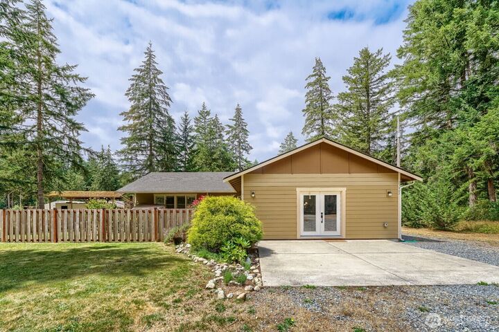Property Photo:  23402  60th Avenue E  WA 98338 