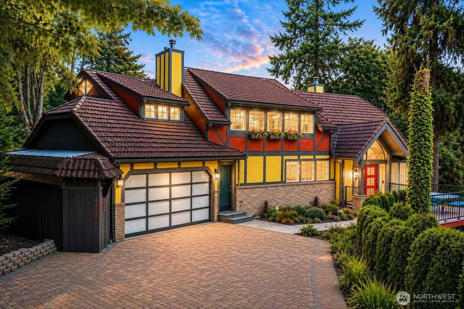 Property Photo: 4739 Fernridge Lane WA 98040