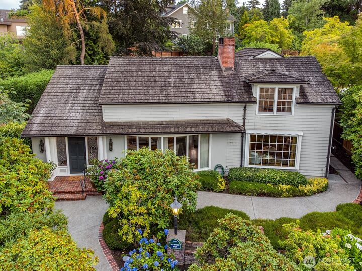 Property Photo:  2109  38th Avenue E  WA 98112 