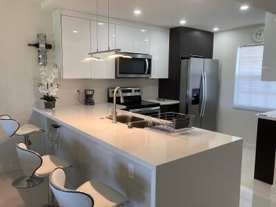 Property Photo: 565 Oaks Lane 305 FL 33069