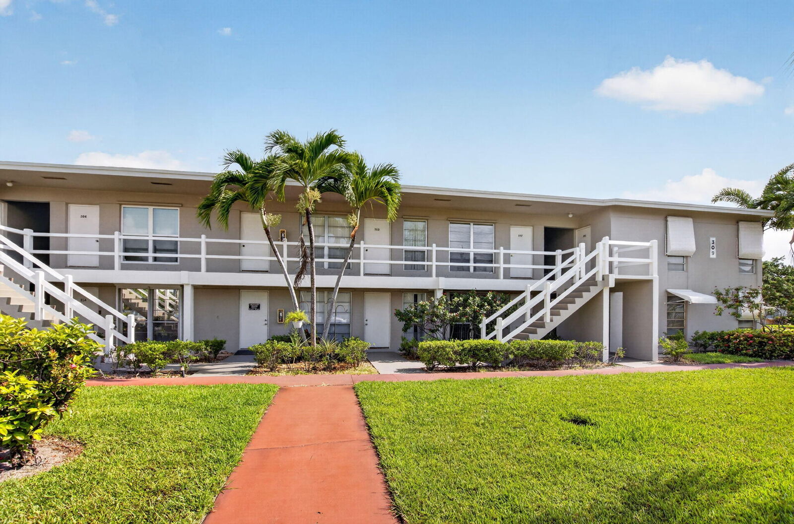 Property Photo:  309 Circle Drive S  FL 33435 