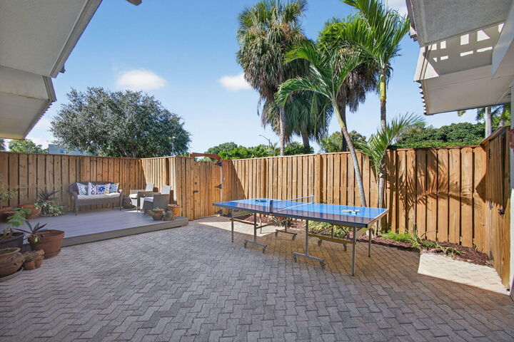 Property Photo:  1700 Embassy Drive 103  FL 33401 