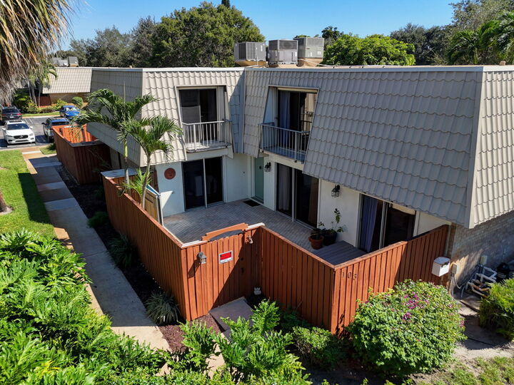 Property Photo:  1700 Embassy Drive 103  FL 33401 