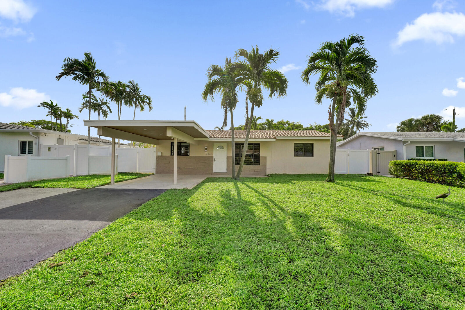 Property Photo:  4360 NE 13th Avenue  FL 33334 