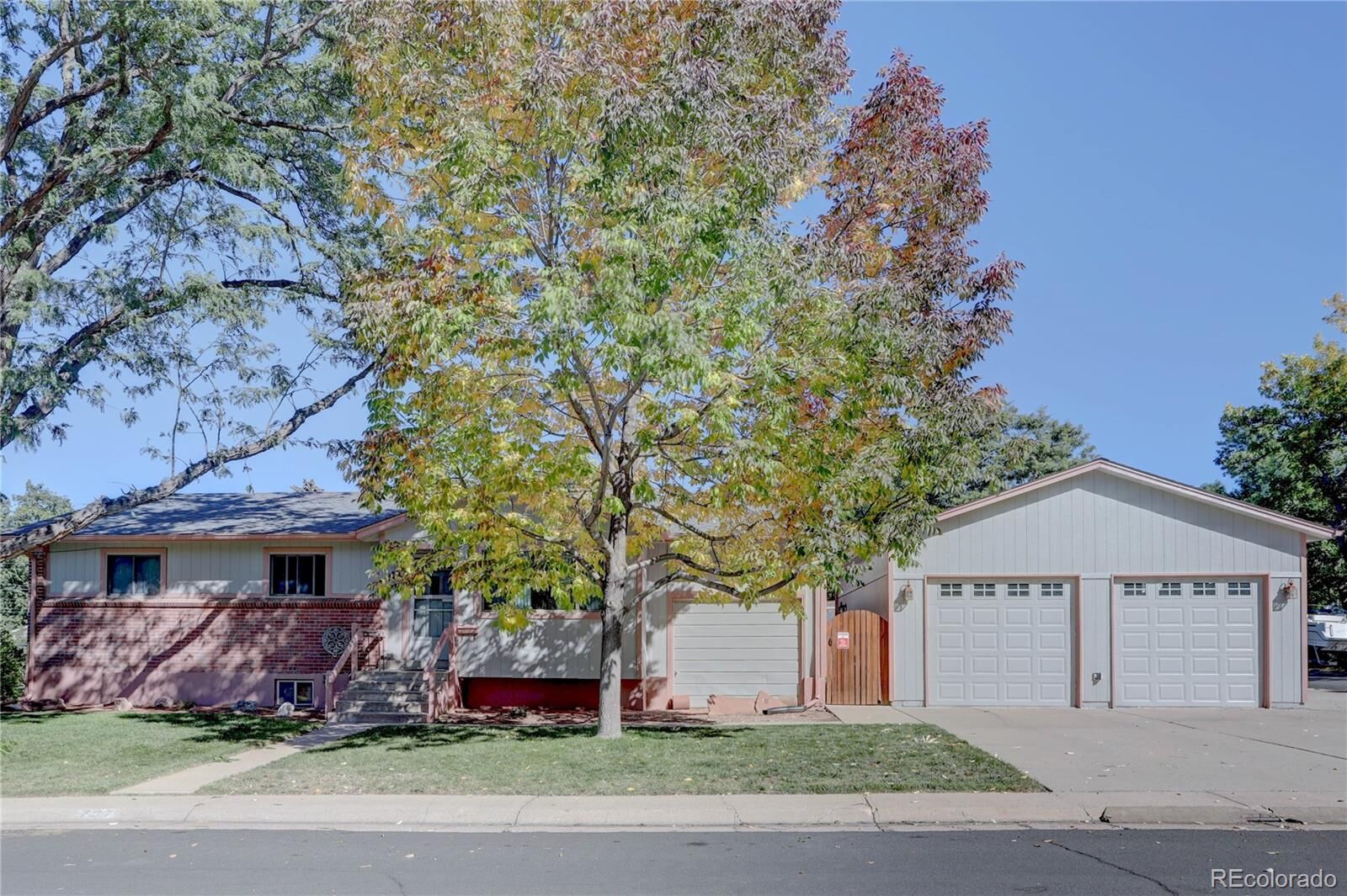 Property Photo: 707 W Davies Way CO 80120