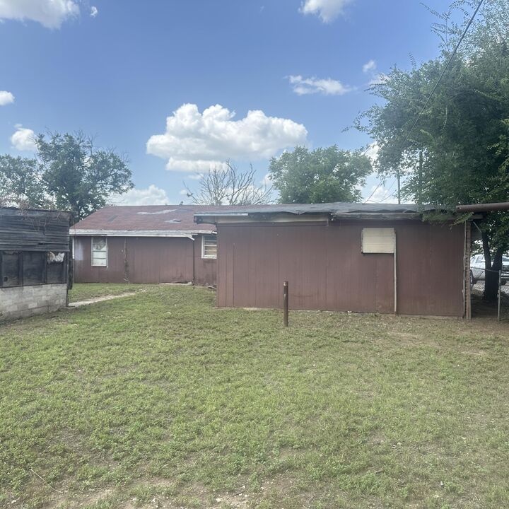Property Photo:  417 E 42nd Street  TX 76903 