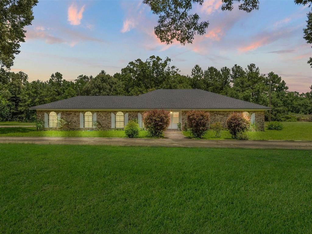 Property Photo: 614 Cypress Street LA 70634