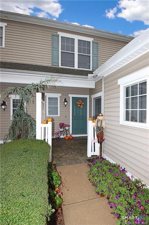 Property Photo:  39 Ives Street 102  CT 06518 
