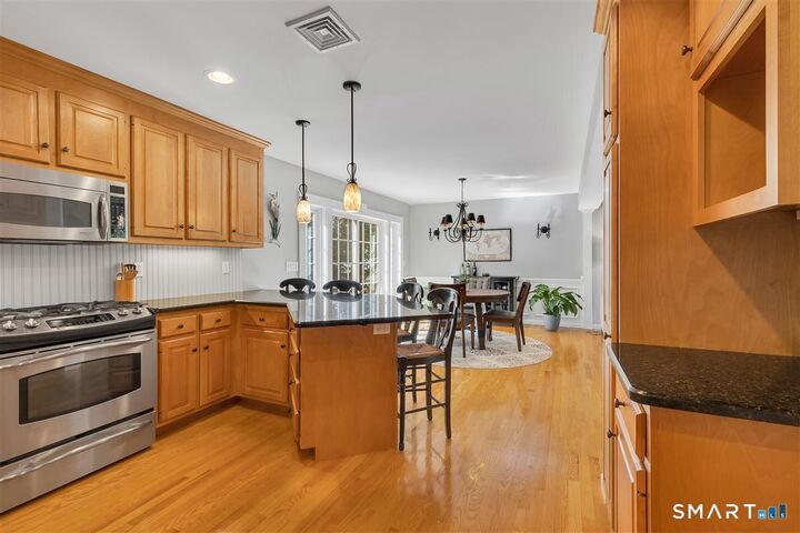 Property Photo:  21 Church Terrace  CT 06111 