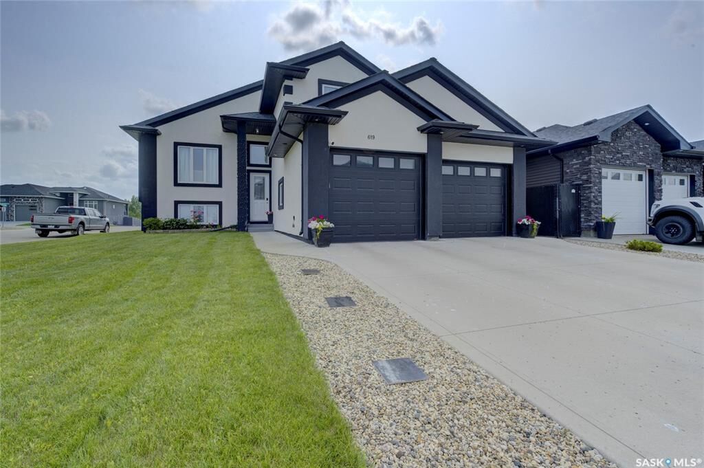 Property Photo: 619 Maple Crescent SK S0K 4S0