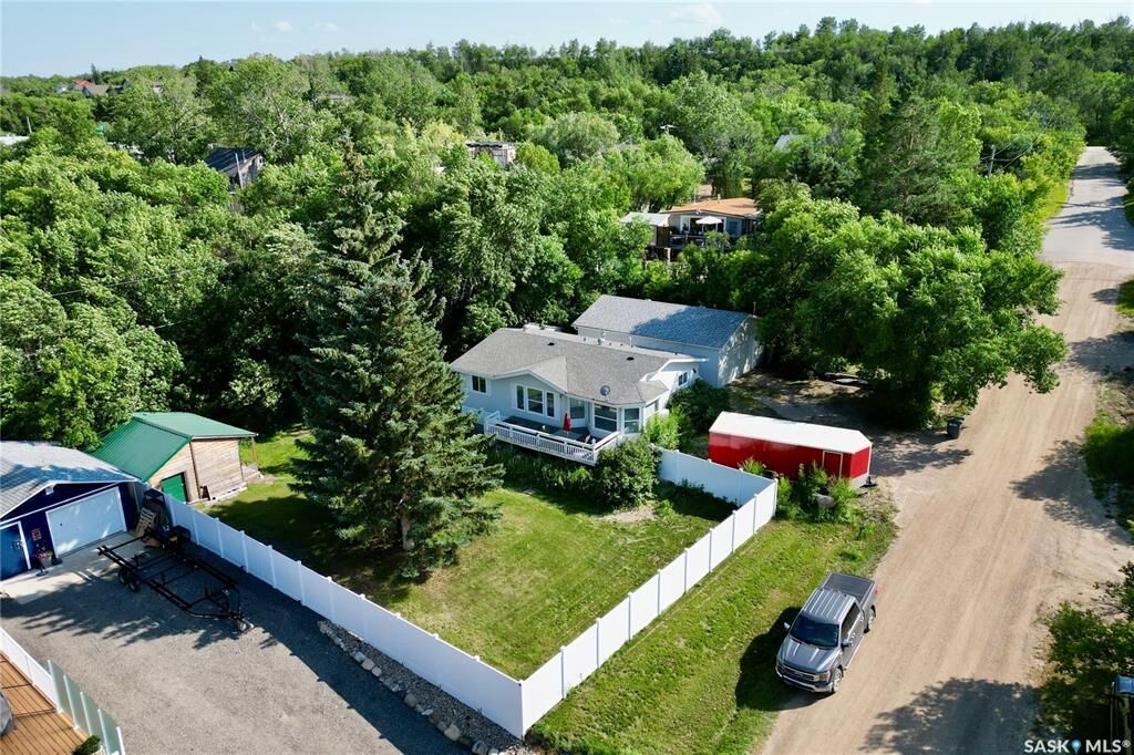 Property Photo: 180 10th Street SK S2V 1B1