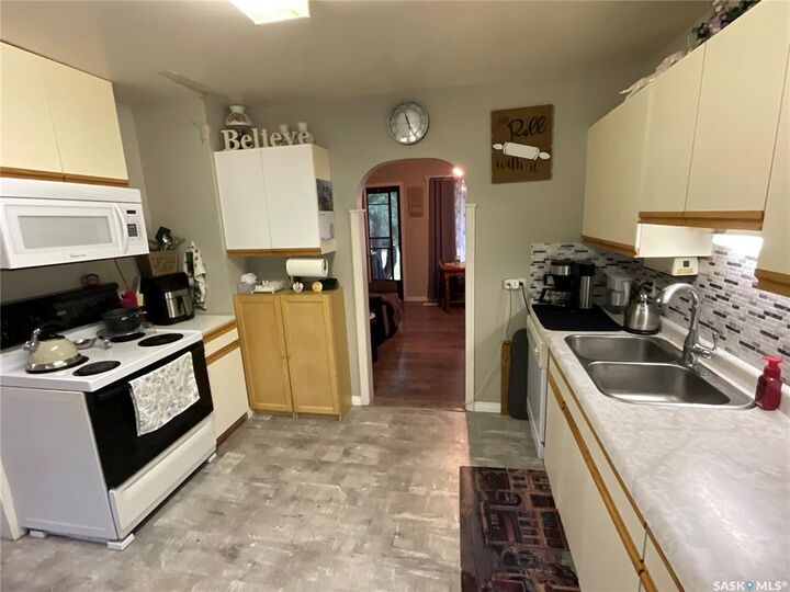 Property Photo: 117 First Street E SK S0K 4K0