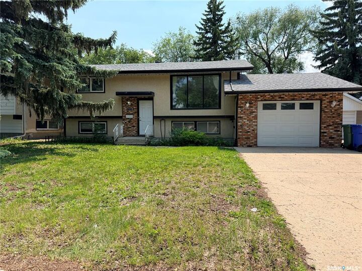 Property Photo: 2221 Bedford Avenue E SK S4N 0H1