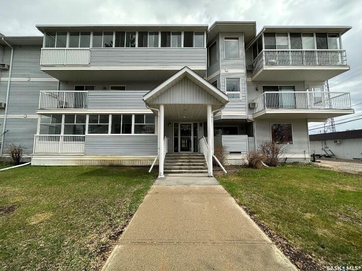 119 4th Avenue W 4 — photo 1