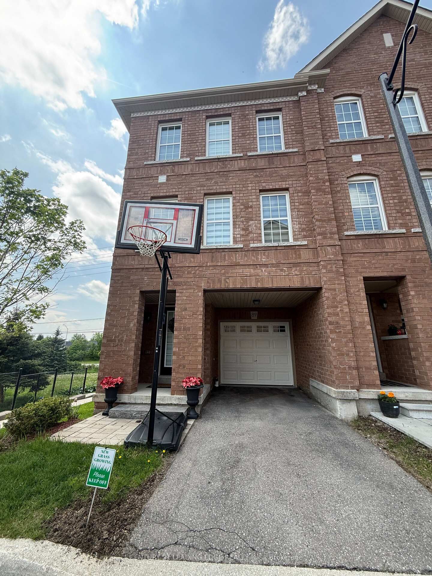 Property Photo: 2280 Baronwood Drive 89 ON L6M 4Z5