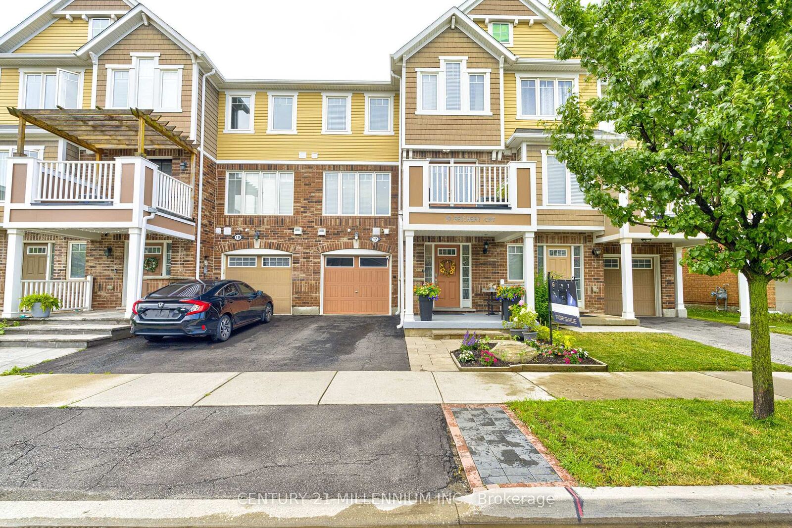Property Photo: 17 Reichert Court ON L9T 8R7