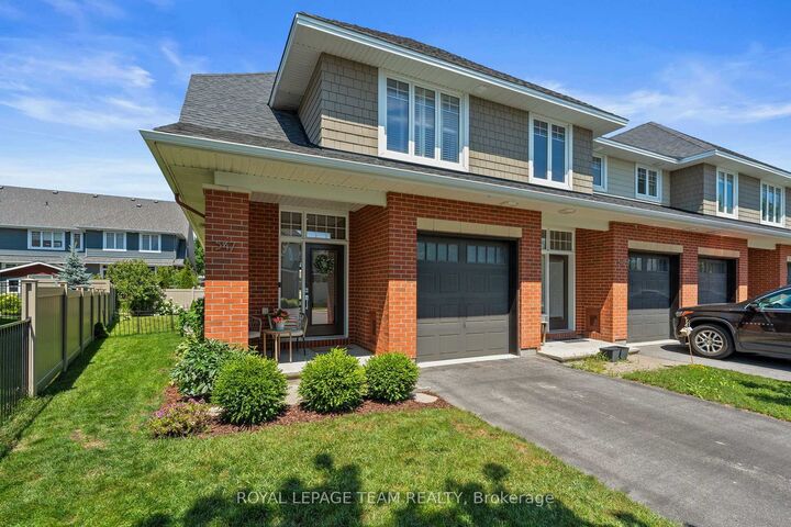 Property Photo: 547 Kilspindie Ridge ON K2J 6A2