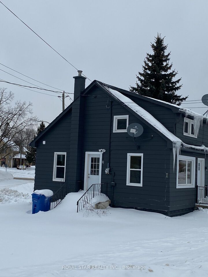 582 Garafraxa Street S — photo 1