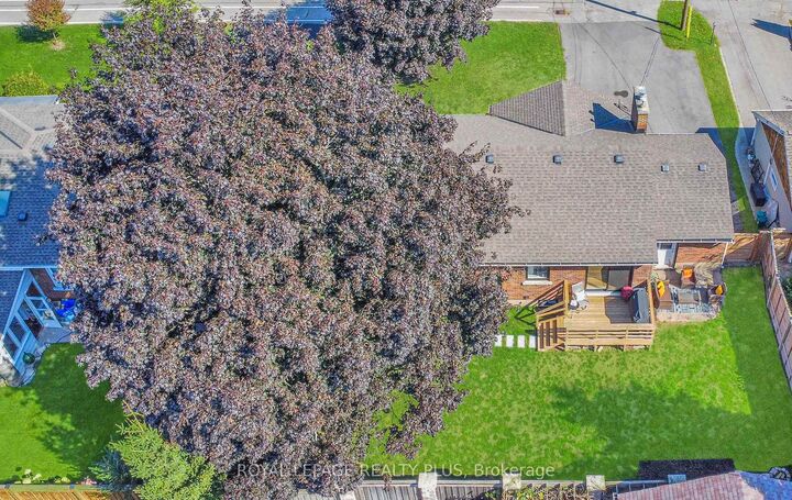 Property Photo: 884 Eagle Drive ON L7T 3A4
