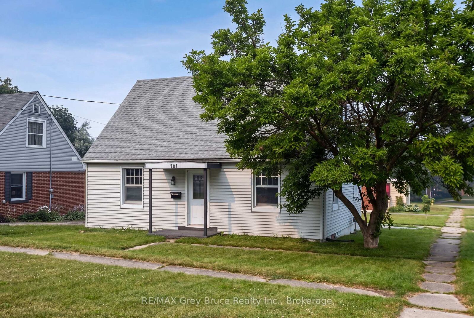 Property Photo: 701 5th Street E ON N4K 1E4