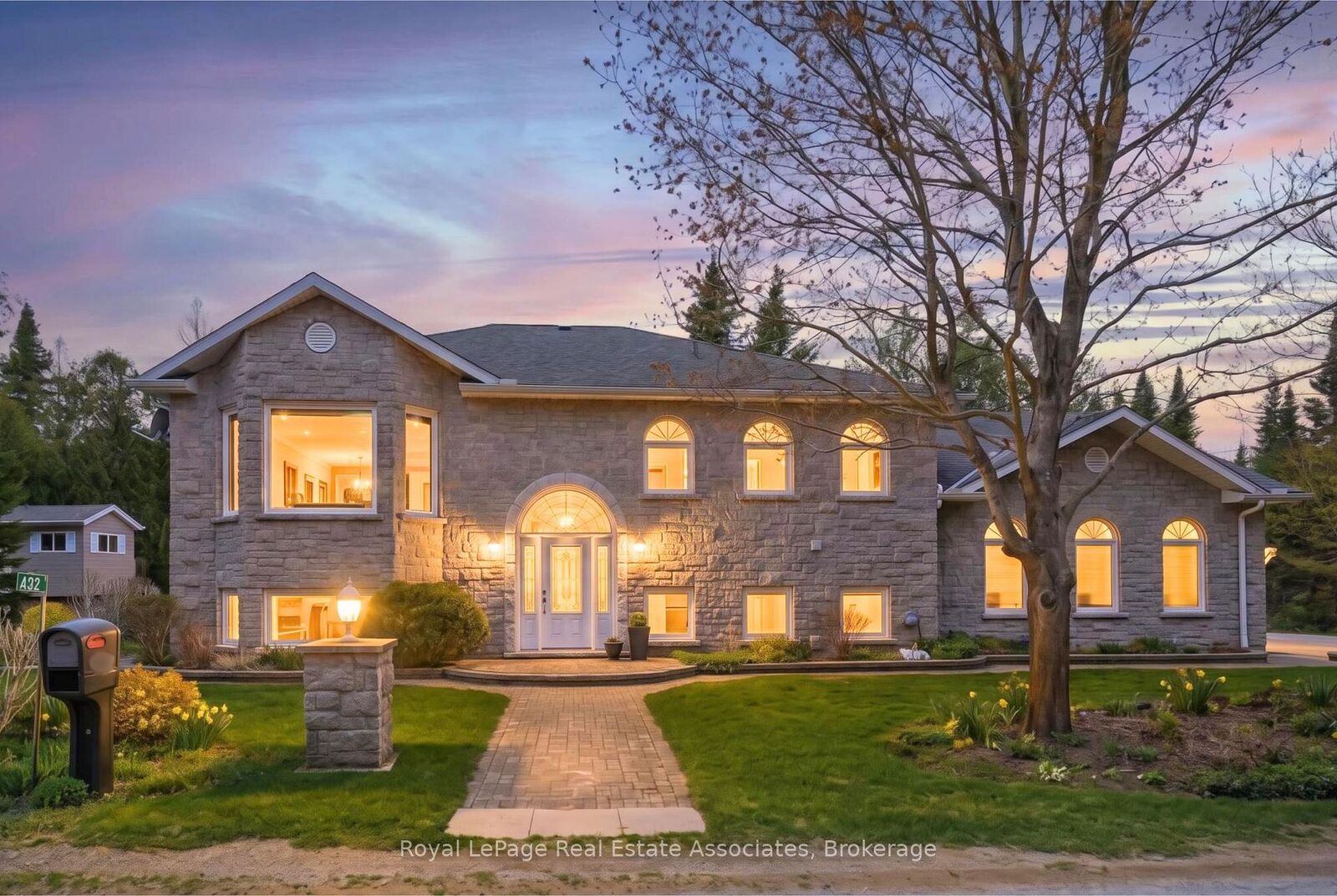 Property Photo: 422 Third Avenue N ON N0H 2G0