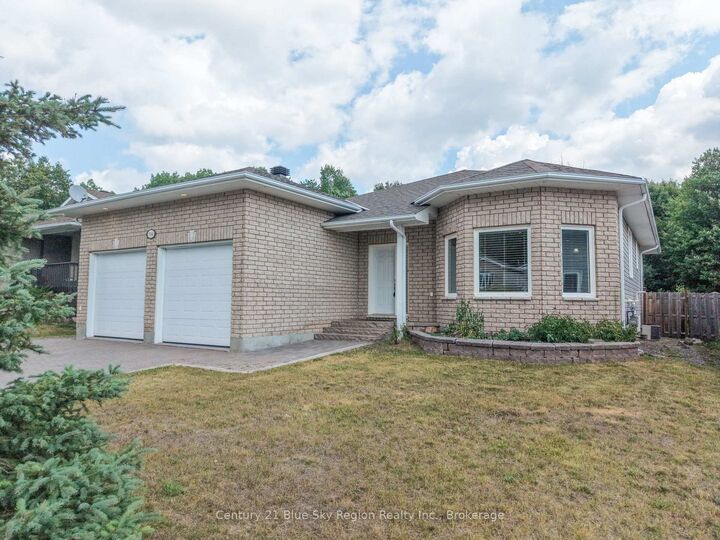 Property Photo: 304 Osprey Crescent ON P0H 1H0