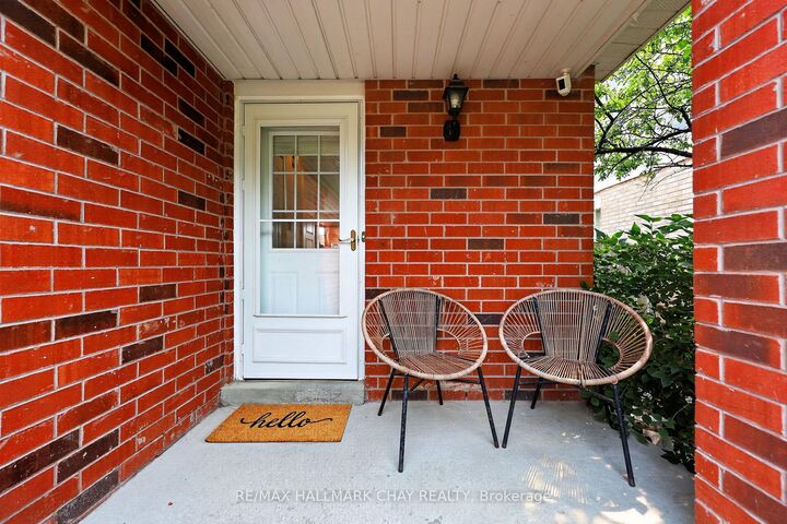 Property Photo: 65 Pickett Crescent ON L4N 8C1