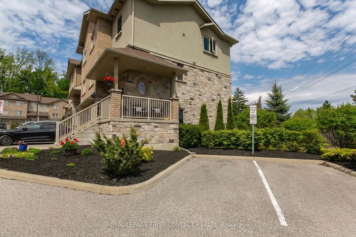 Property Photo: 376 Blake Street 21 ON L4M 1J6