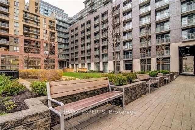 Property Photo: 68 Abell Street 552 ON M6J 0B1