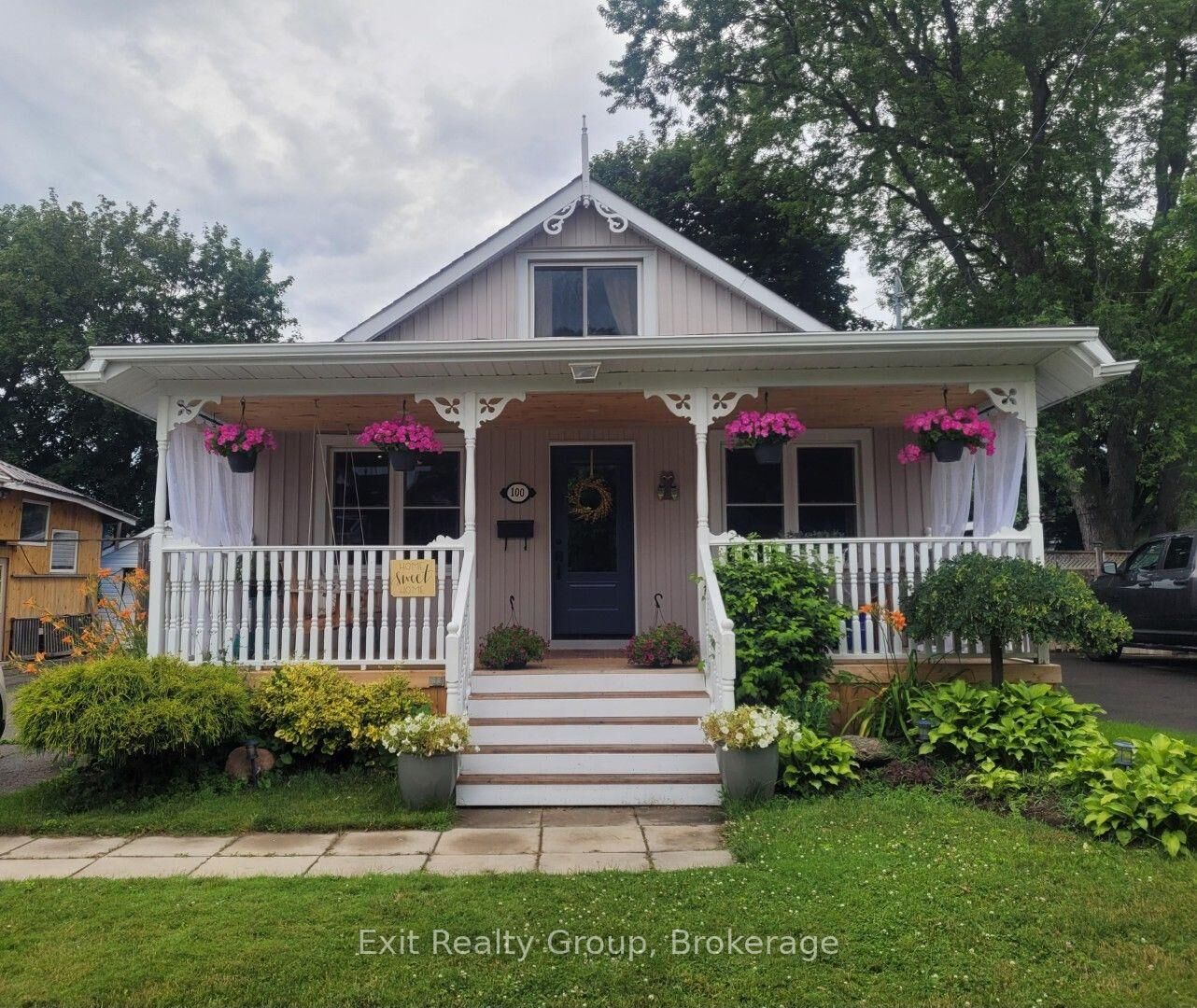 Property Photo: 100 Arlington Avenue ON L1G 2N6