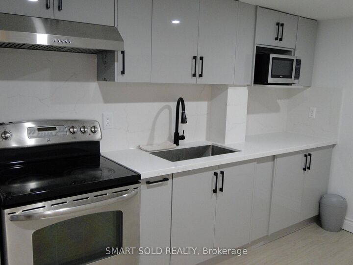 Photo de la propriété: 54 Muirlands Drive Basement ON M1V 2B4