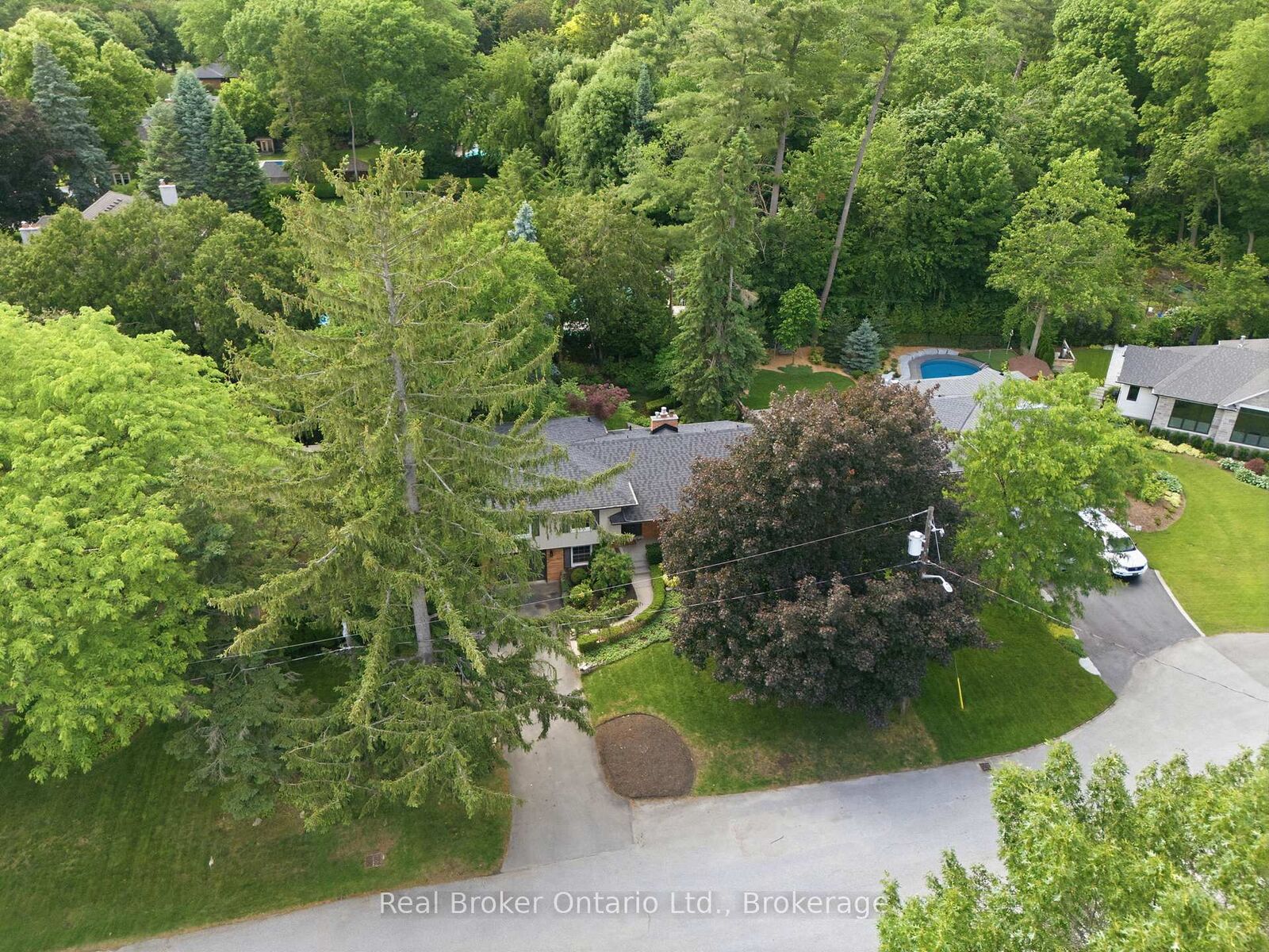 Photo de la propriété: 571 Leonard Court ON L7T 2P4