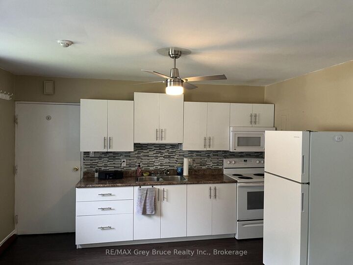 Property Photo: 496 Elizabeth Street 2 ON N0H 1P0