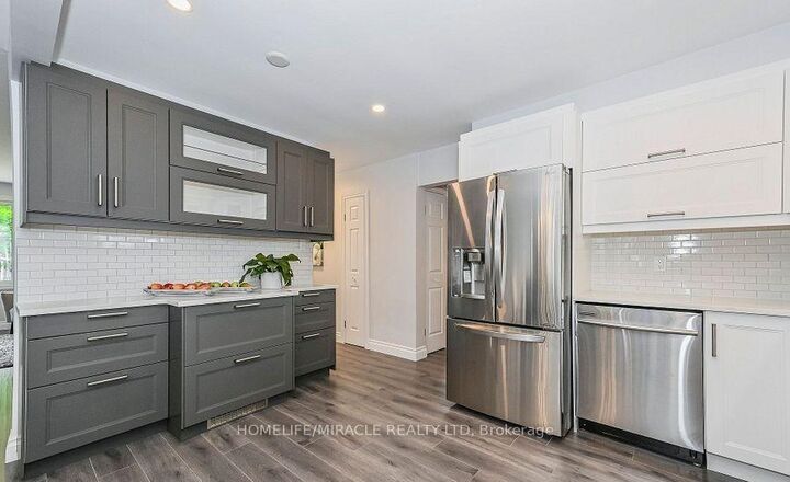 Property Photo: 146 Coach Hill Drive ON N2E 1P4