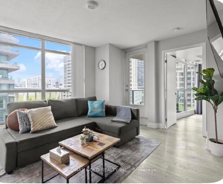 215 Fort York Boulevard 620 — photo 1