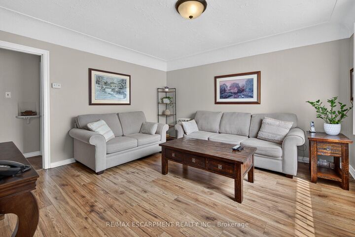 Property Photo: 206 East 13th Street ON L9A 3Z7