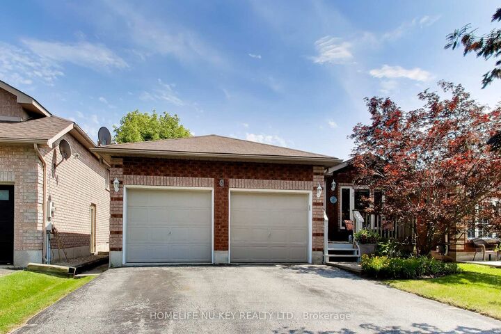 Property Photo: 9 Monique Crescent ON L4M 6Z3
