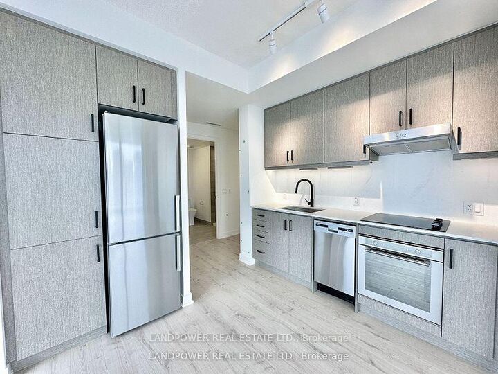Property Photo: 9 Tecumseth Street 904 ON M5V 3G4
