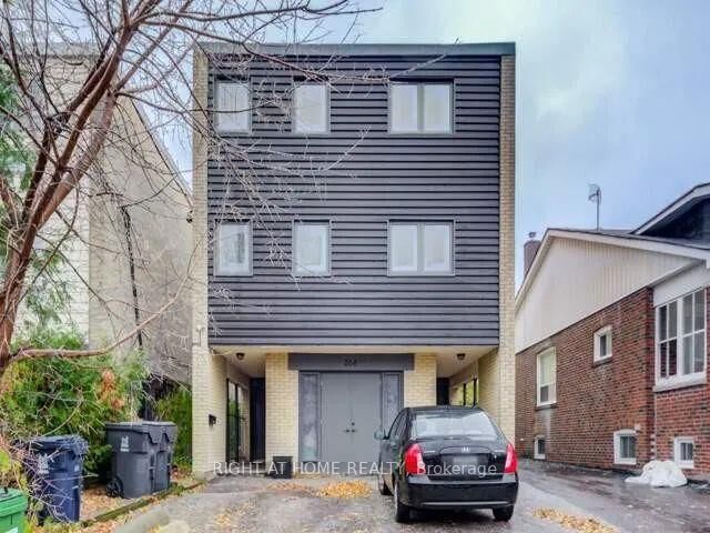 Property Photo: 264 Monarch Park Avenue 5 ON M4J 4S7