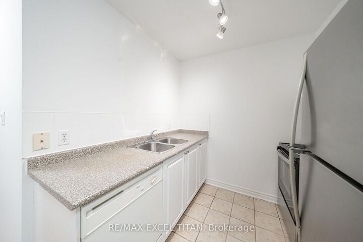 Property Photo: 1407 Dupont Street 315 ON M6H 4J7