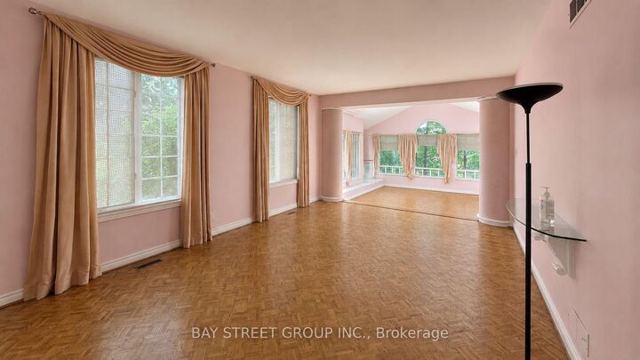 Property Photo: 6 Hunt Club Court ON L3T 7L4