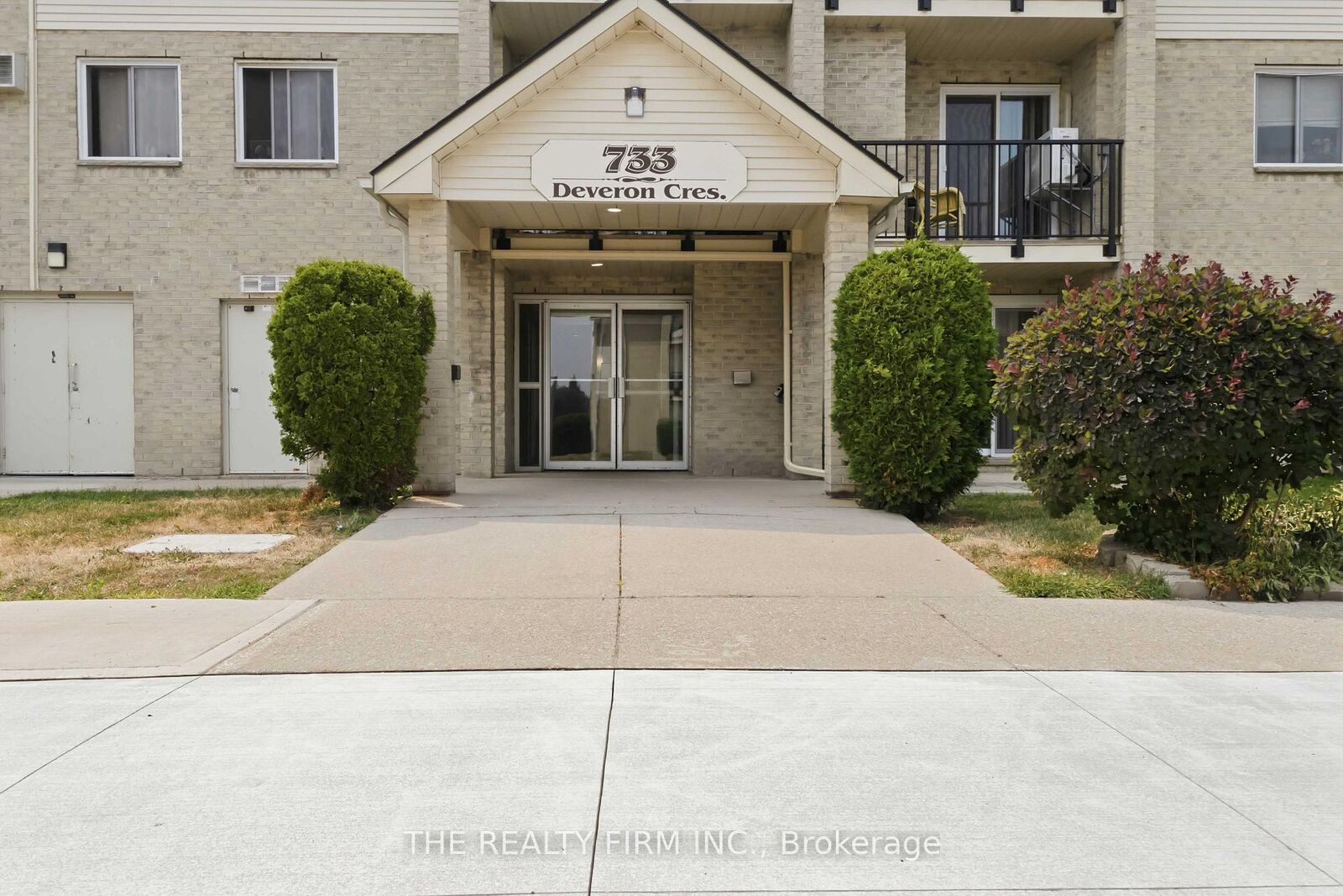 Property Photo: 733 Deveron Crescent 210 ON N5Z 4X7