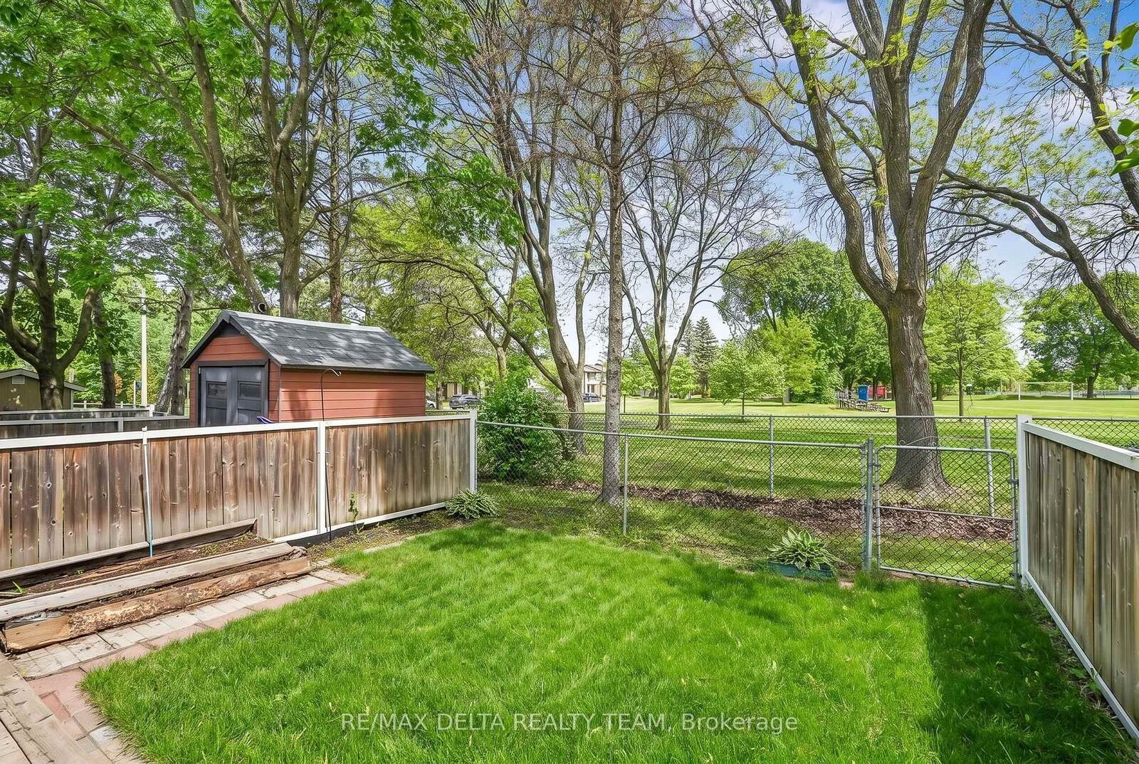 Property Photo: 1107 Des Forets Avenue ON K1C 5K7