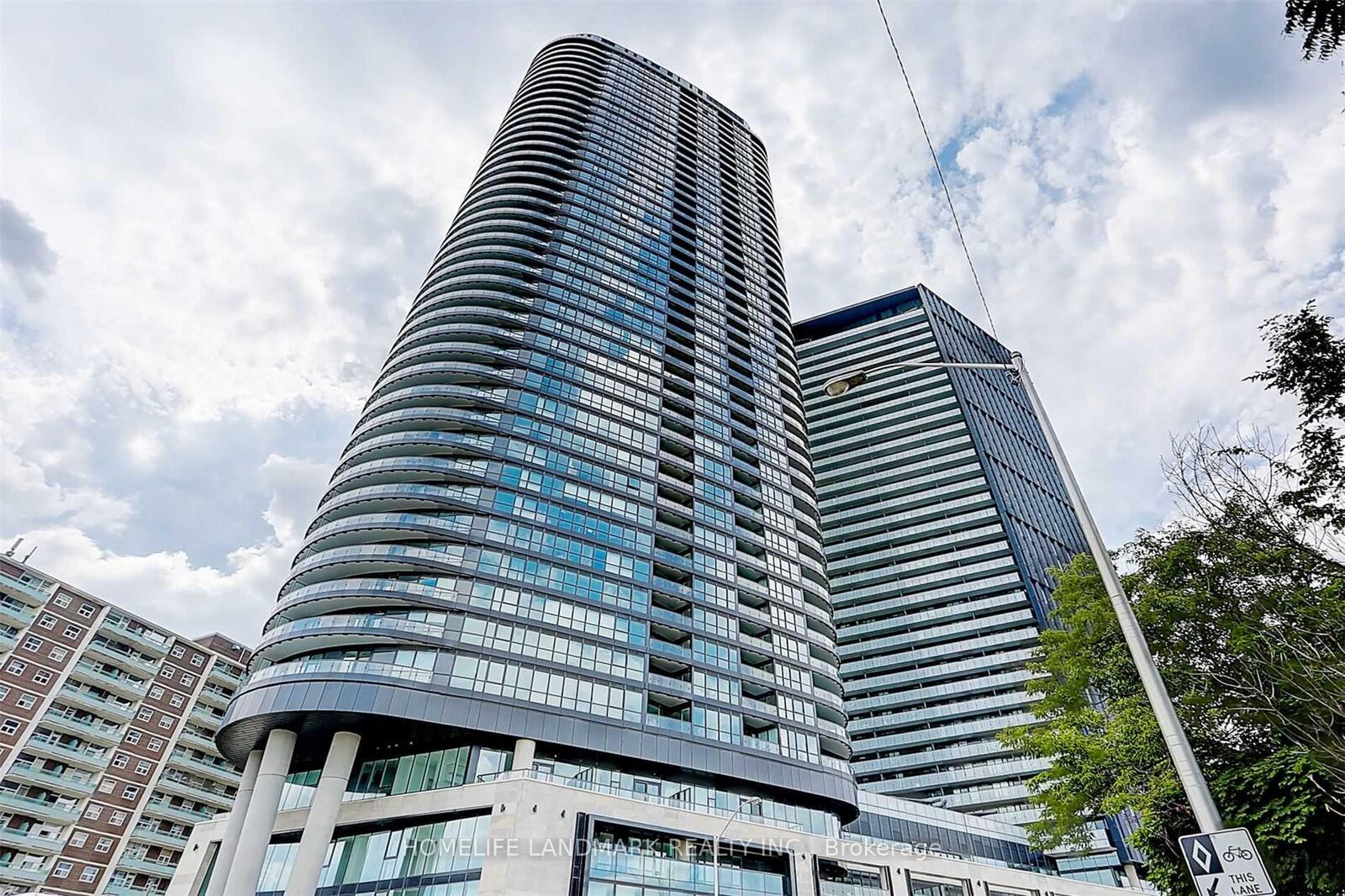 Property Photo:  585 Bloor Street E 1618  ON M4X 1J8 